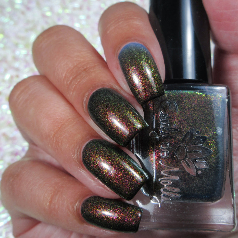 Strangers - A light perwinkle to black thermal nail polish