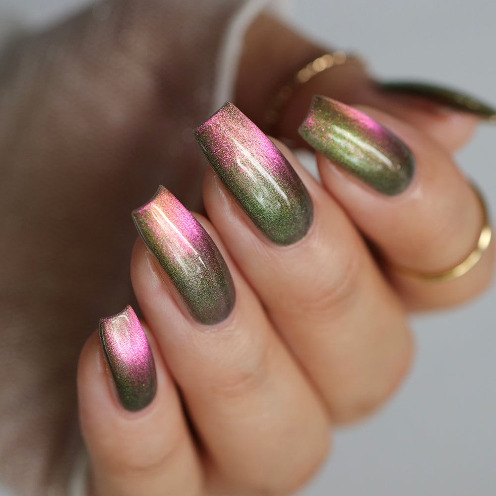Bend The Rules - A green and pink multichrome shifting magnetic