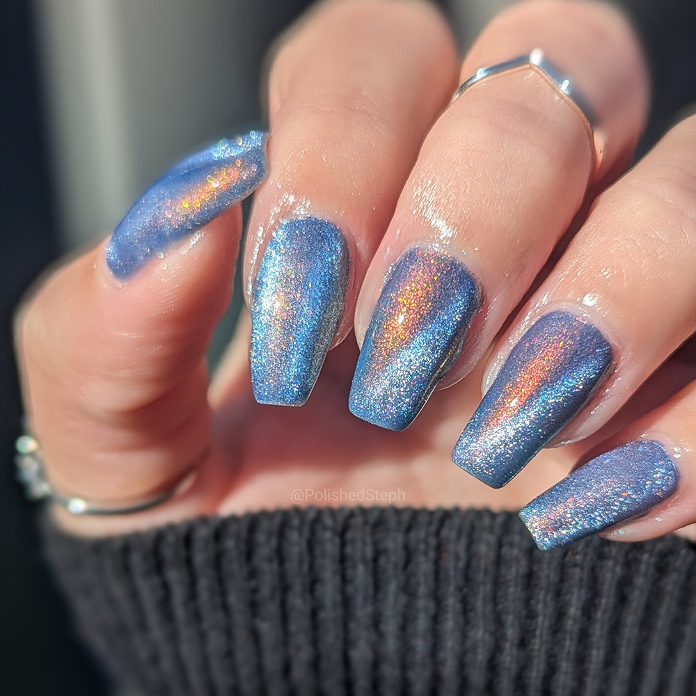 Soft Touch - An ultramarine blue nail polish with magnetic effect