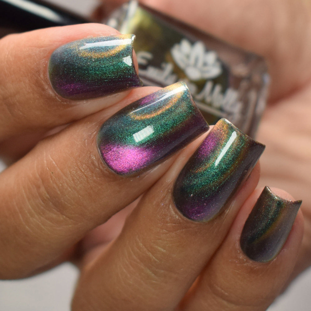 Sirens Call - A dark nail polish with shimmer and magnetic effect